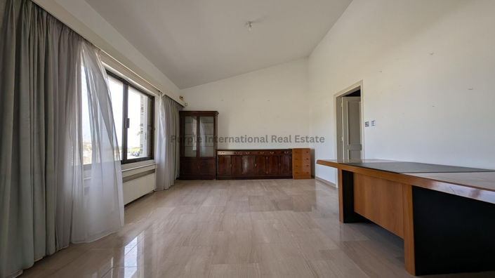 Image No.17-3 Bed House for sale