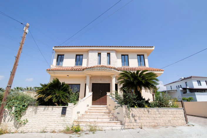 Image No.1-7 Bed Villa for sale