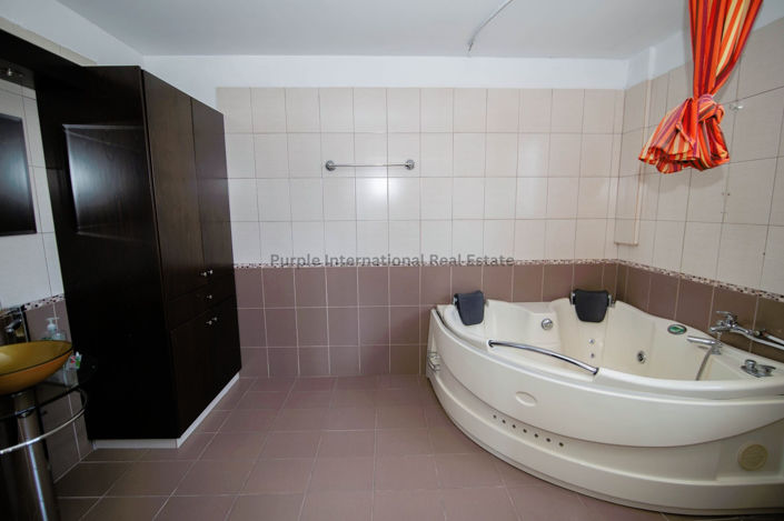 Image No.12-7 Bed Villa for sale