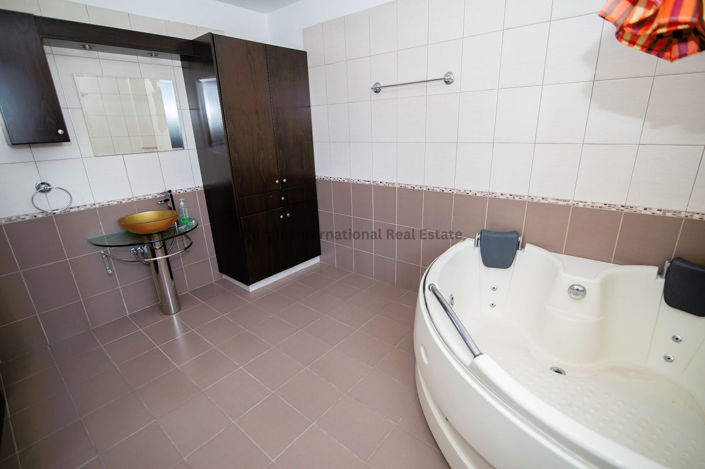 Image No.13-7 Bed Villa for sale