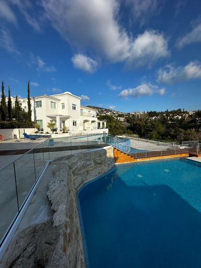 Image No.1-4 Bed Apartment for sale