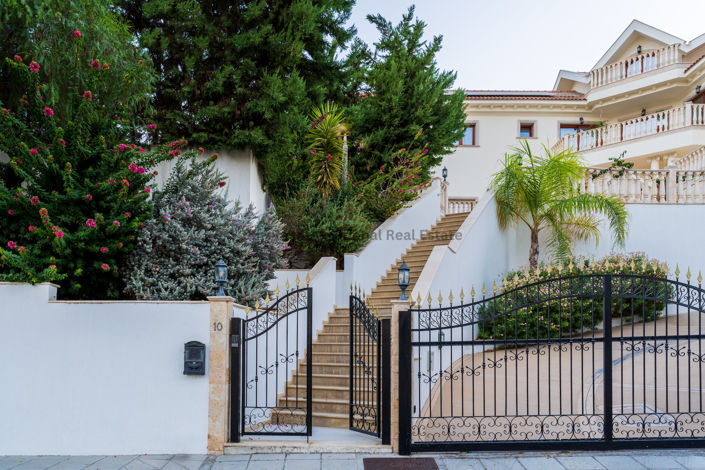 Image No.41-6 Bed Villa for sale