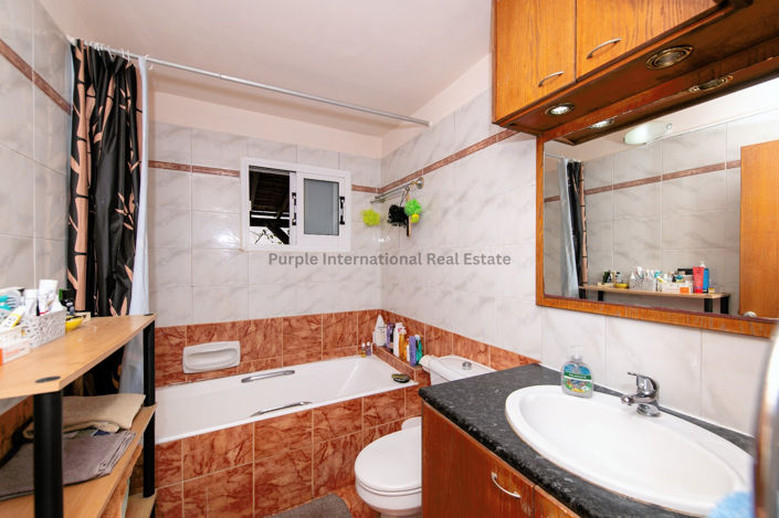 Image No.17-6 Bed Property for sale