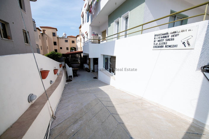 Image No.27-6 Bed Property for sale