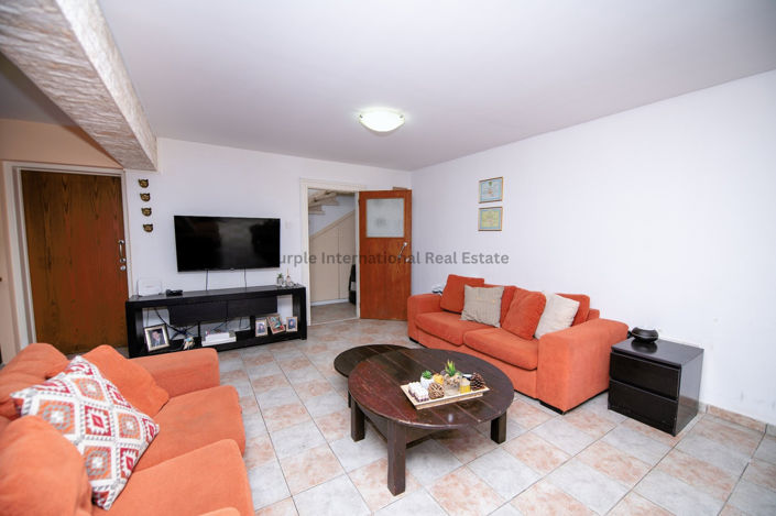 Image No.6-6 Bed Property for sale