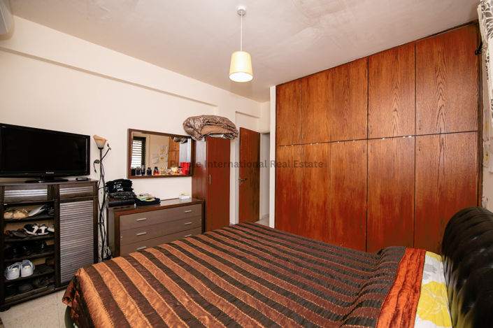 Image No.60-6 Bed Property for sale