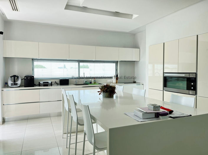 Image No.3-5 Bed Villa for sale