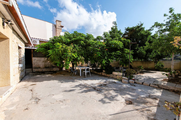 Image No.1-2 Bed Land for sale