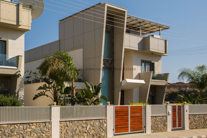 Image No.1-4 Bed Villa for sale