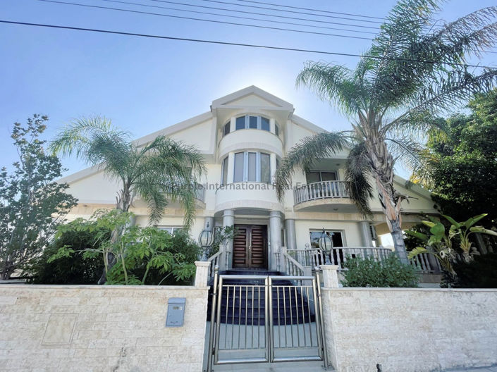 Image No.1-7 Bed Villa for sale