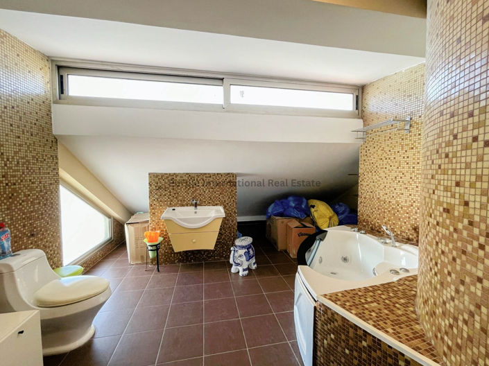 Image No.20-7 Bed Villa for sale