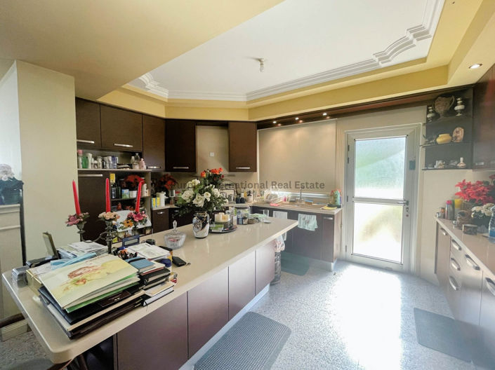 Image No.4-7 Bed Villa for sale