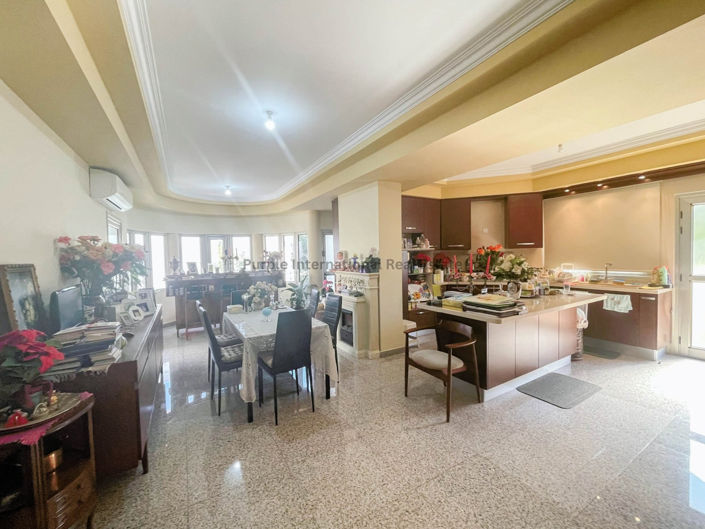 Image No.8-7 Bed Villa for sale