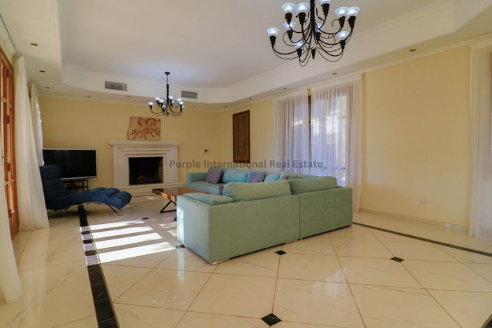 Image No.2-5 Bed Villa for sale