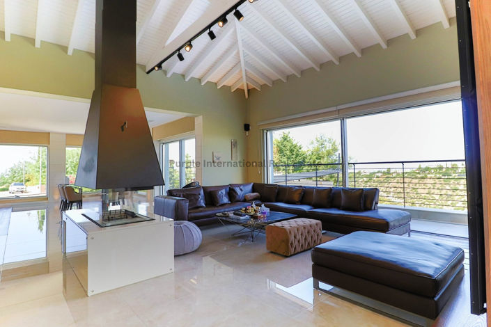 Image No.2-4 Bed Villa for sale