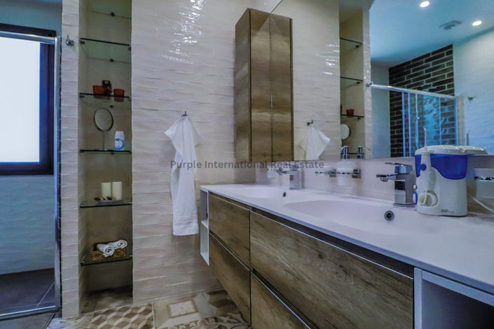 Image No.14-5 Bed Villa for sale