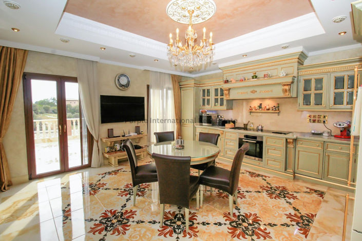 Image No.10-6 Bed Villa for sale