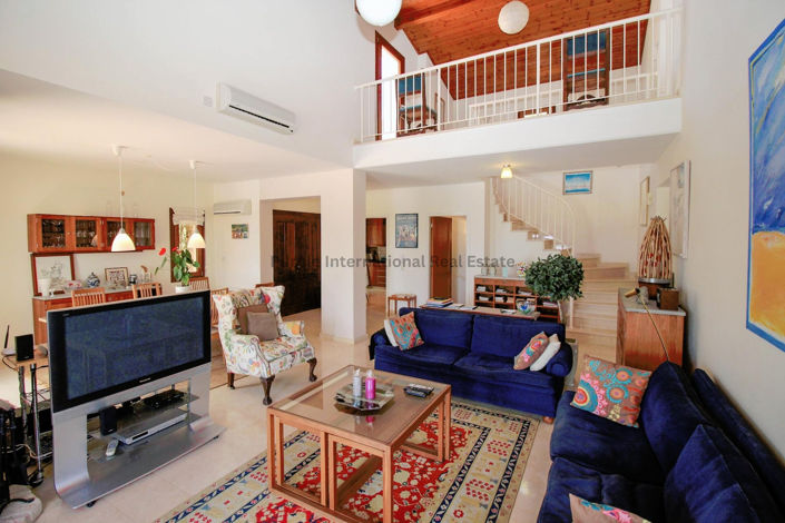 Image No.2-4 Bed Villa for sale