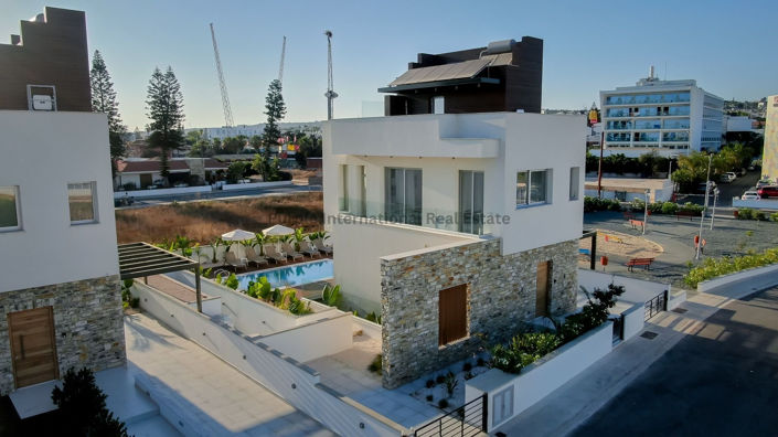 Image No.10-4 Bed Villa for sale