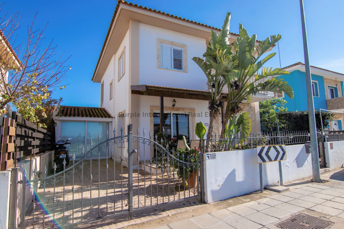 Image No.1-3 Bed Villa for sale