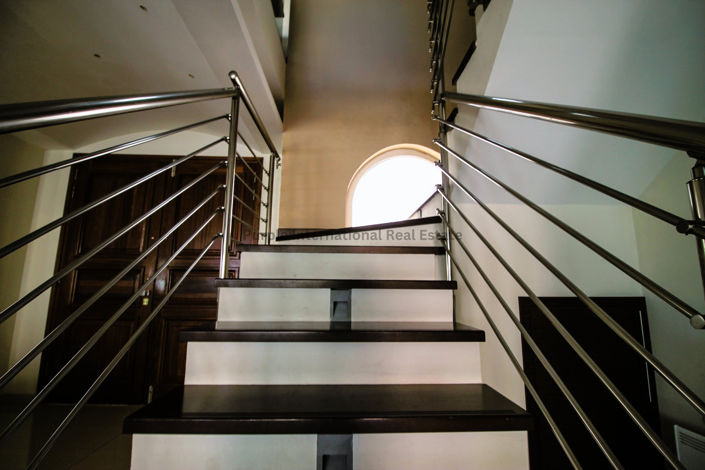 Image No.12-6 Bed Villa for sale