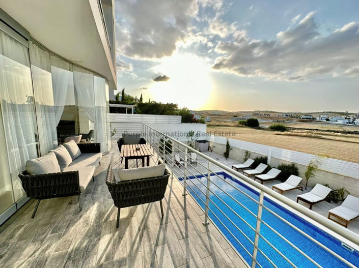 Image No.3-5 Bed Villa for sale