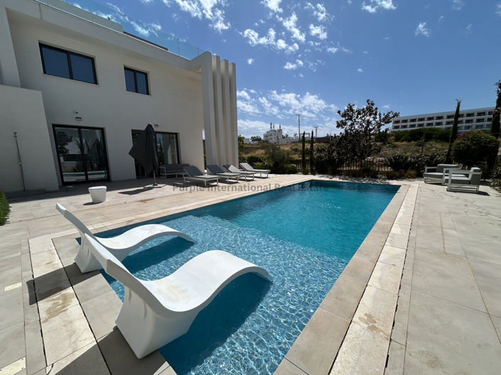 Image No.8-3 Bed Villa for sale