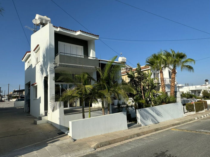 Image No.1-4 Bed Villa for sale