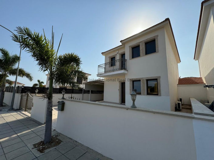 Image No.15-3 Bed Villa for sale