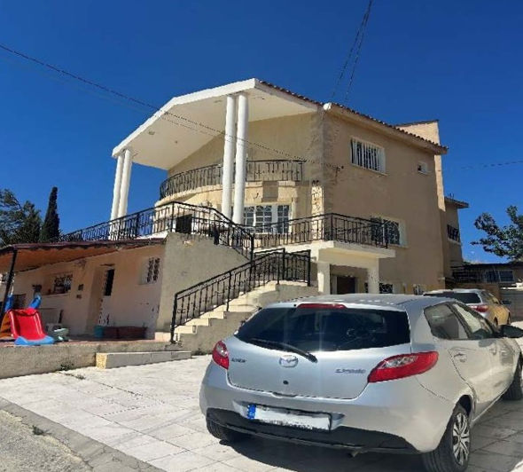 Image No.1-6 Bed Villa for sale