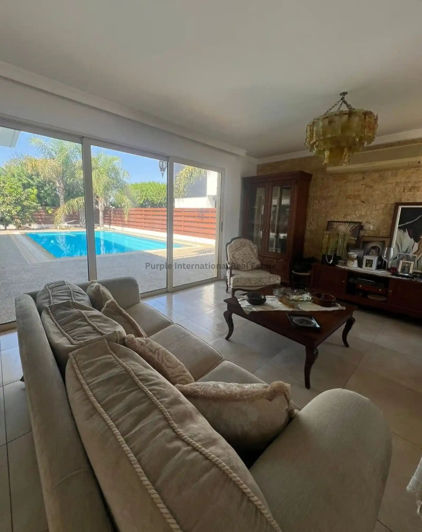 Image No.1-5 Bed House for sale