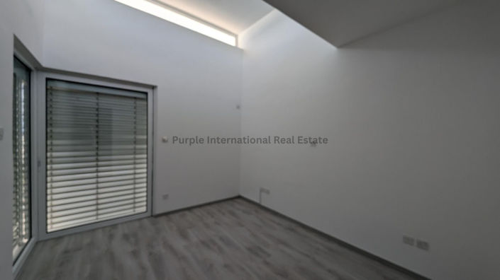 Image No.18-3 Bed House for sale