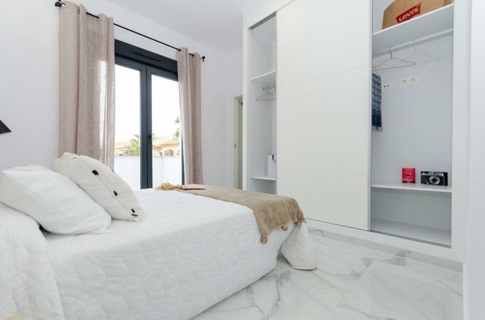 Image No.18-3 Bed Villa for sale