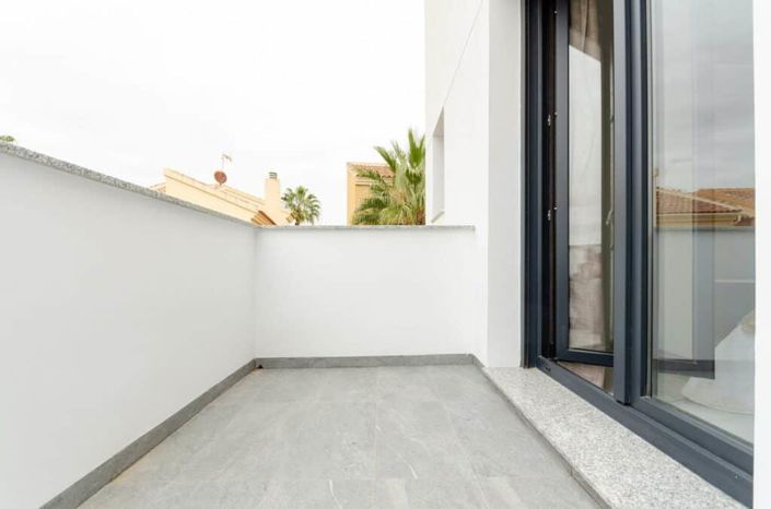 Image No.24-3 Bed Villa for sale