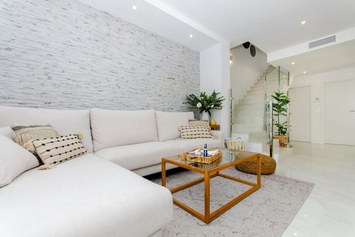 Image No.10-3 Bed Villa for sale