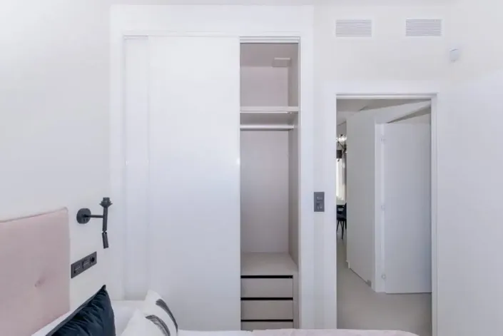 Image No.24-3 Bed Apartment for sale