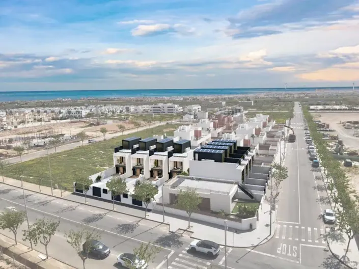 Image No.4-3 Bed Townhouse for sale