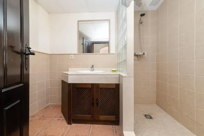 Image No.14-2 Bed Townhouse for sale