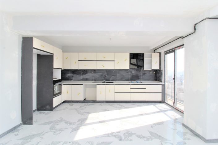 Image No.21-5 Bed Apartment for sale