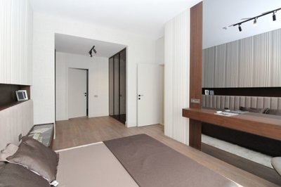 Interior 8