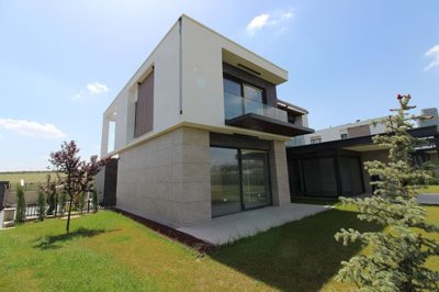 Exterior 4