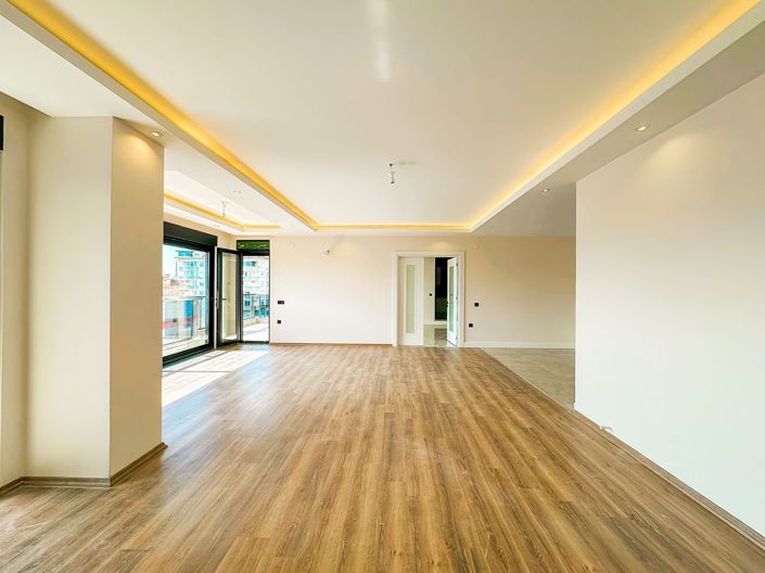 Image No.21-3 Bed Apartment for sale