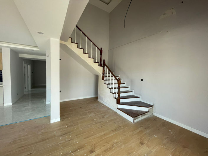 Image No.17-5 Bed Apartment for sale