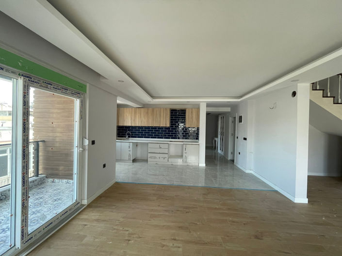 Image No.18-5 Bed Apartment for sale