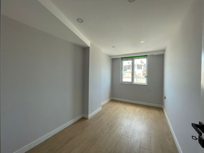 Image No.19-5 Bed Apartment for sale