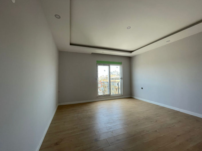 Image No.22-5 Bed Apartment for sale