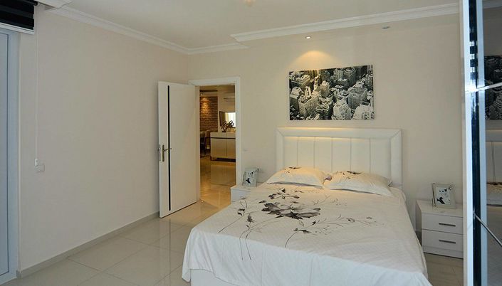 Image No.28-5 Bed Apartment for sale