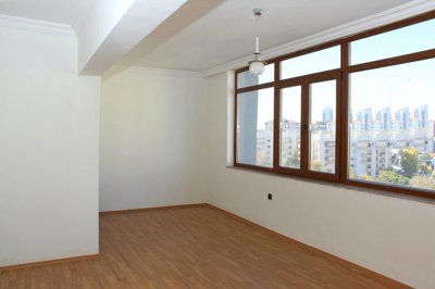 Interior 8