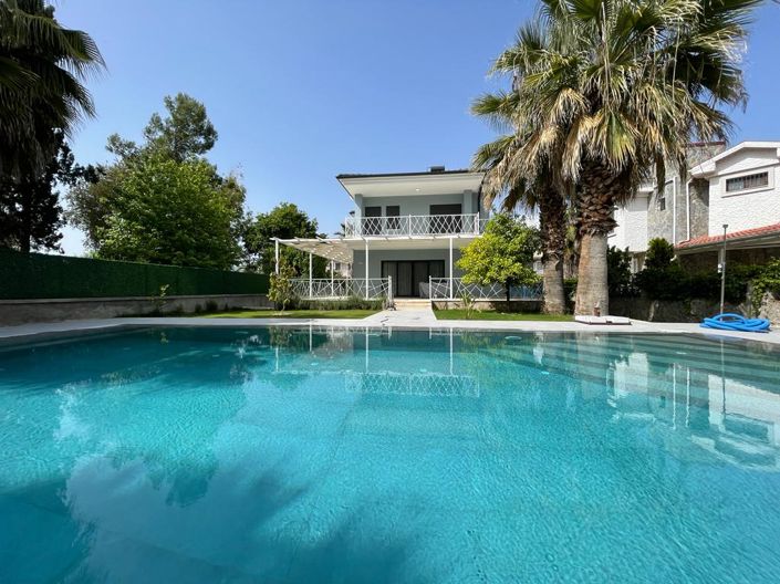 Image No.2-4 Bed House/Villa for sale