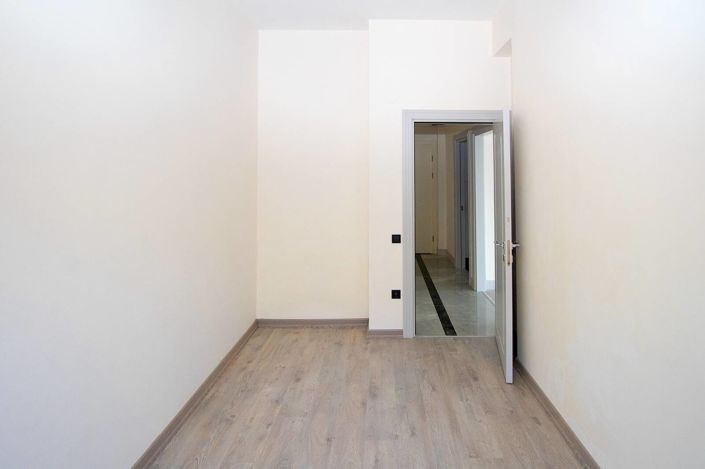 Image No.19-5 Bed Apartment for sale